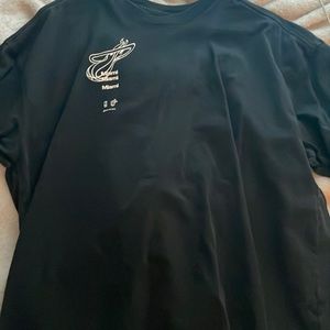 black nike tee